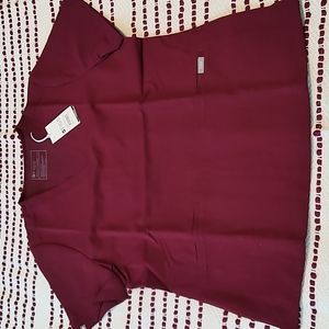 Figs Camisa scrub top NWT size large burgundy